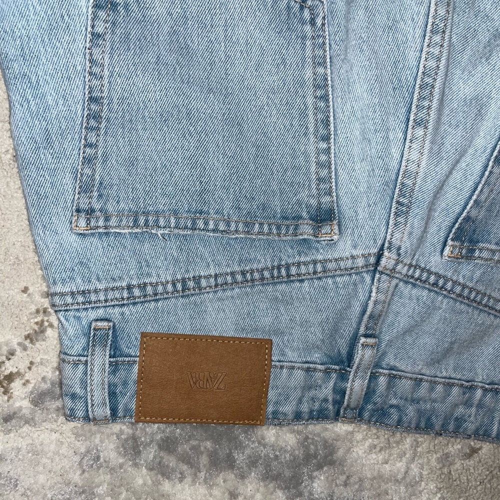 Zara Light Wash Ripped Jeans - Picture 3 of 4